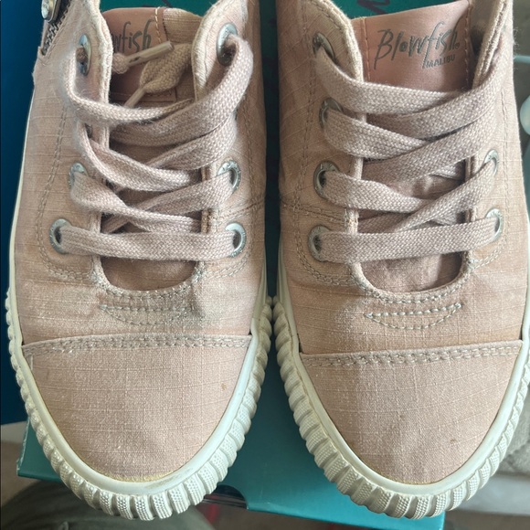 Blowfish Women's Mauve Sneakers - Picture 3 of 4